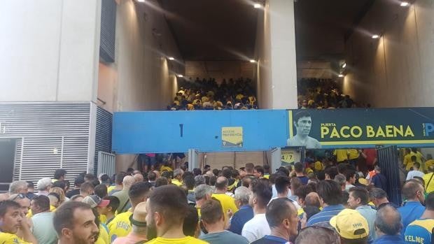 Alma Cadista pide mayor profesionalidad al Cádiz CF en la organización del acceso al estadio