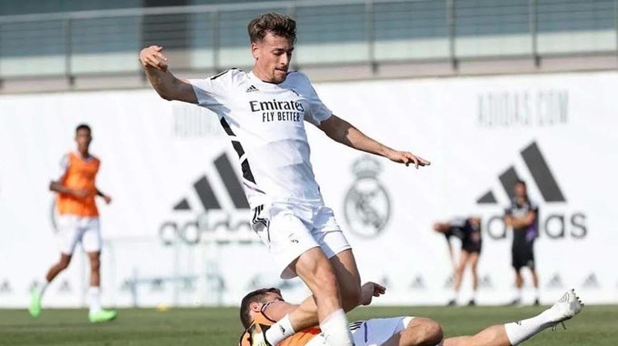 El centrocampista Antonio Blanco durante un entrenamiento con el Real Madrid