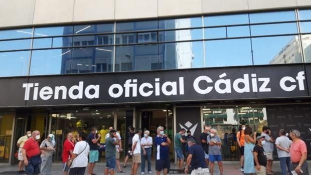 El Cádiz CF pone a disposición los abonos físicos