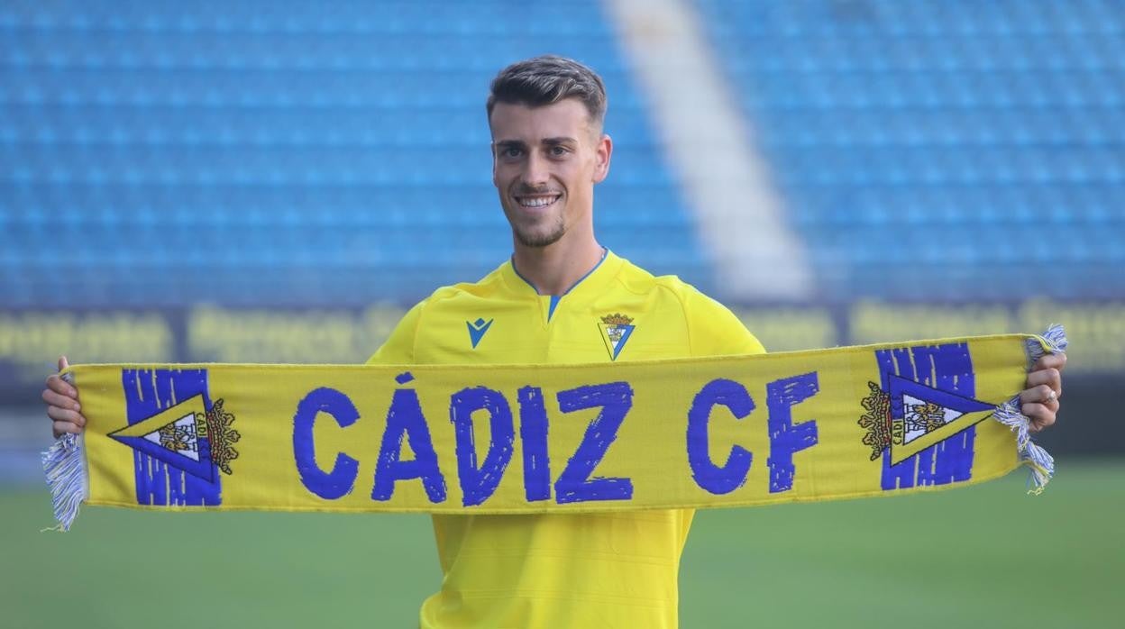 Antonio Blanco se estrena en una convocatoria con el Cádiz CF.