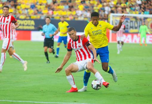 'Choco' Lozano fue de nuevo titular en las filas del Cádiz CF.