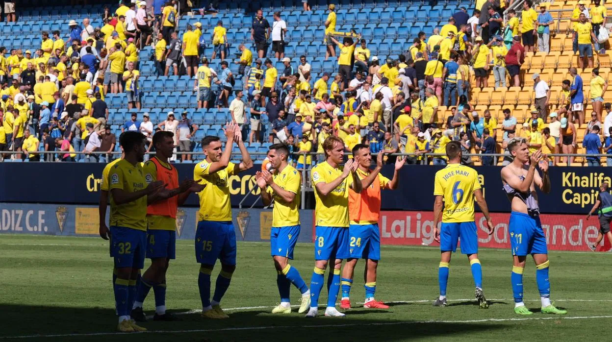 La conexión entre los jugadores del Cádiz CF y la grada del Carranza fue absoluta durante la cita ante el Villarreal.