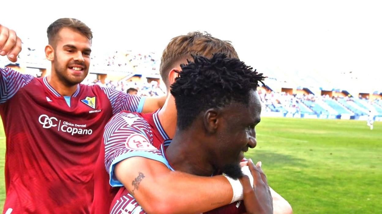 Mamady Diarra celebra su tanto ante el Recreativo de Huelva