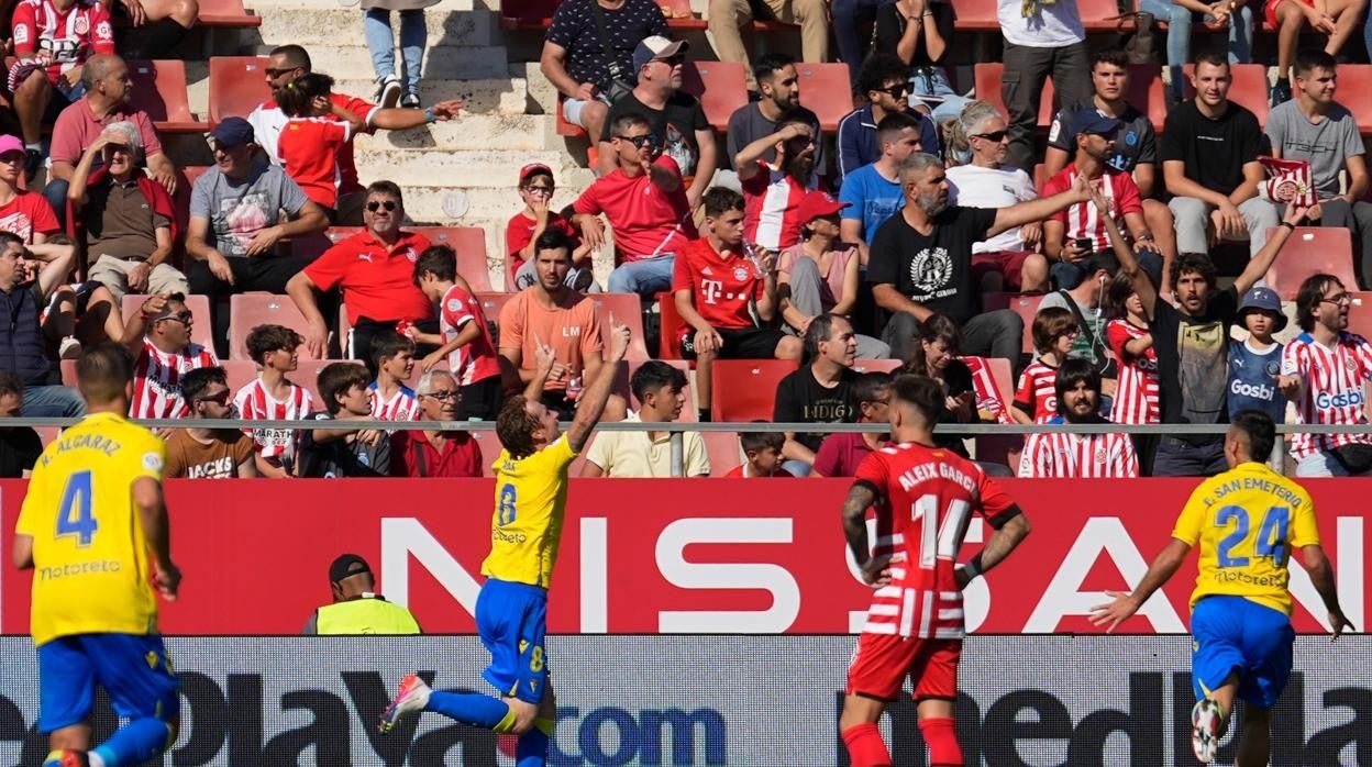 Álex Fernández celebra su tanto en Montilivi