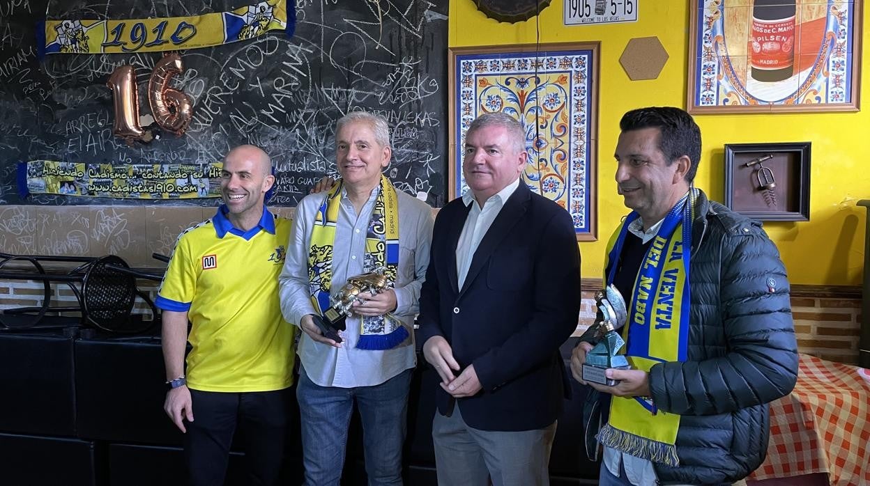 Manolo Gómez, Juan Sevilla, Manuel Vizcaíno y Barla en la entrega de premios