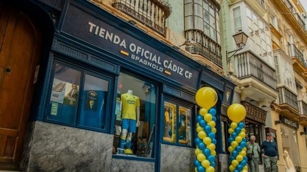 El Cádiz CF abre una nueva tienda oficial en la capital