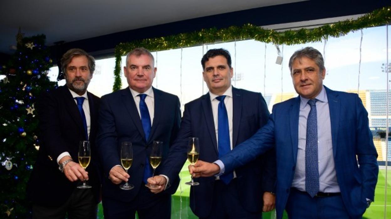 Jorge Cobo, Manuel Vizcaíno, Rafael Contreras y Pepe Mata brindan por el nuevo año