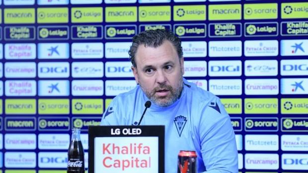 Sergio esquiva hablar de fichajes y Lucas Pérez