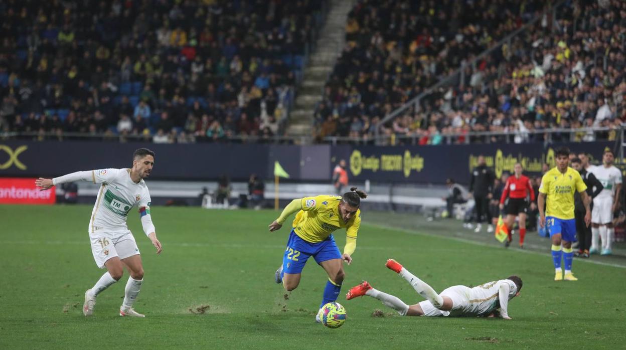 'Pacha' Espino es indiscutible en el once titular del Cádiz CF.