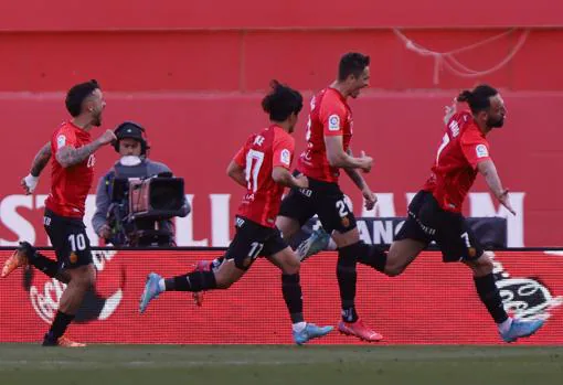 Vedat Muriqi celebra un gol con el Mallorca la temporada pasada.
