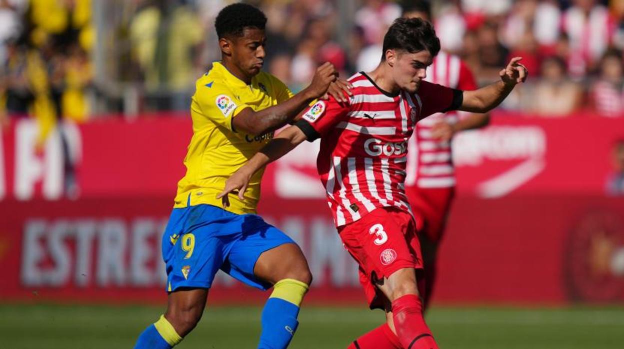 Miguel Gutiérrez junto a 'Choco' Lozano en el Girona - Cádiz de la primera vuelta.