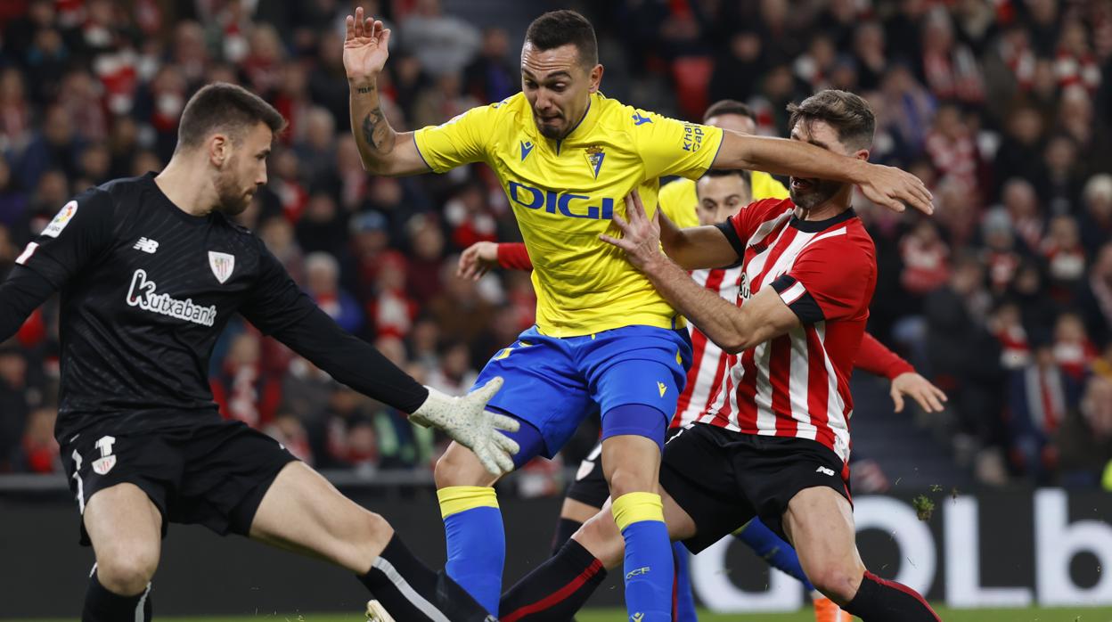 Gonzalo Escalante ha llegado para aportar aire fresco y nuevas ideas al centro del campo del Cádiz CF.