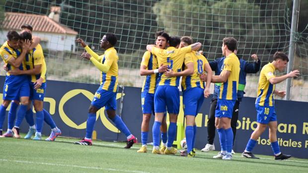 El Mirandilla despierta ante el Recre