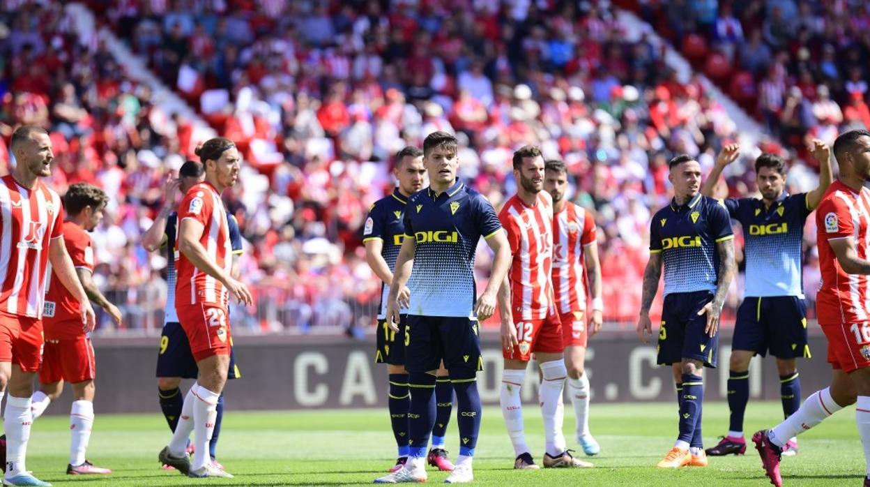 Meré debutó en Almería como titular.