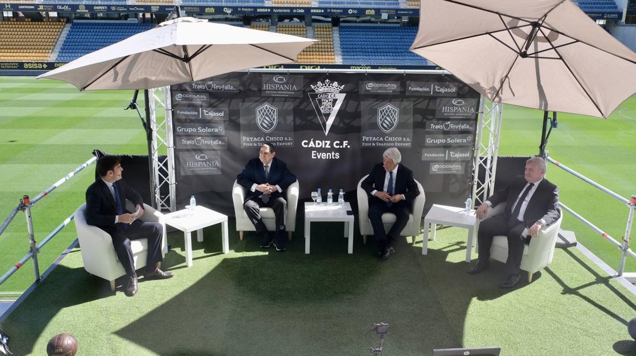 José Grima, Lendoiro, Cerezo y Manuel Vizcaíno en la mesa redonda