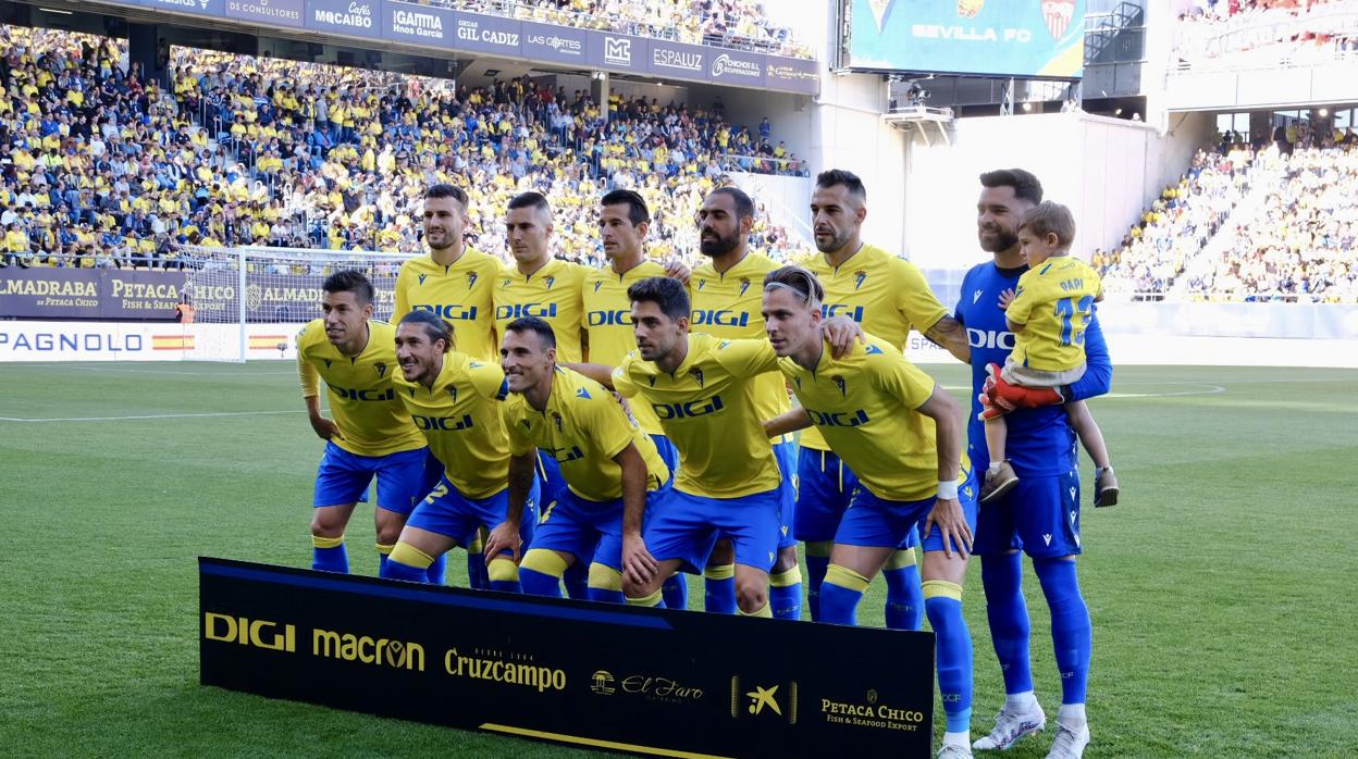 Once del Cádiz en el último encuentro liguero ante el Sevilla