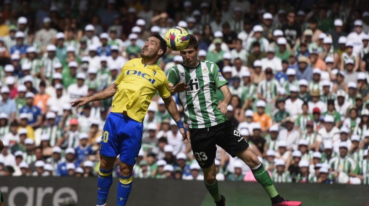 Iza en un momento del partido ante el Betis