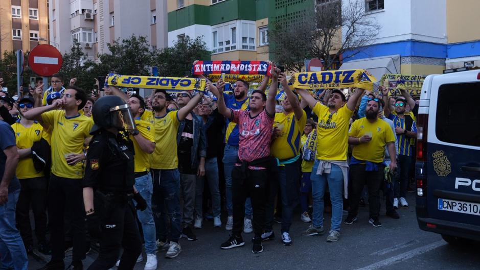 (VÍDEO) Así ha sido la llegada del Real Madrid al Estadio Carranza