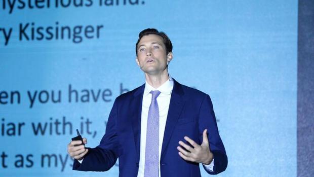 Ben Harburg vuelve al ataque