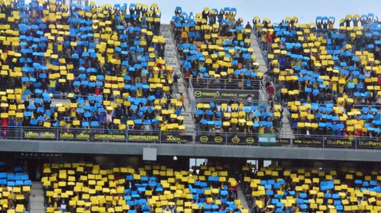 Afición del Cádiz en Carranza