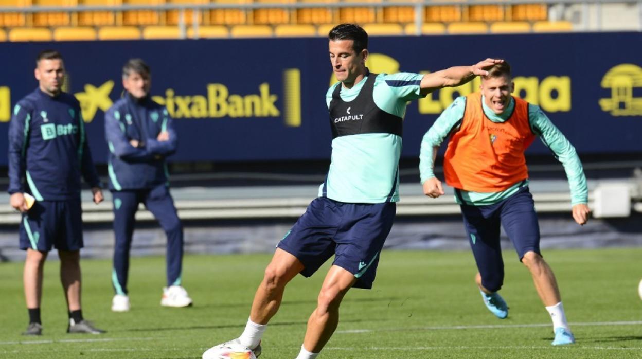 Luis Hernández en un entrenamiento