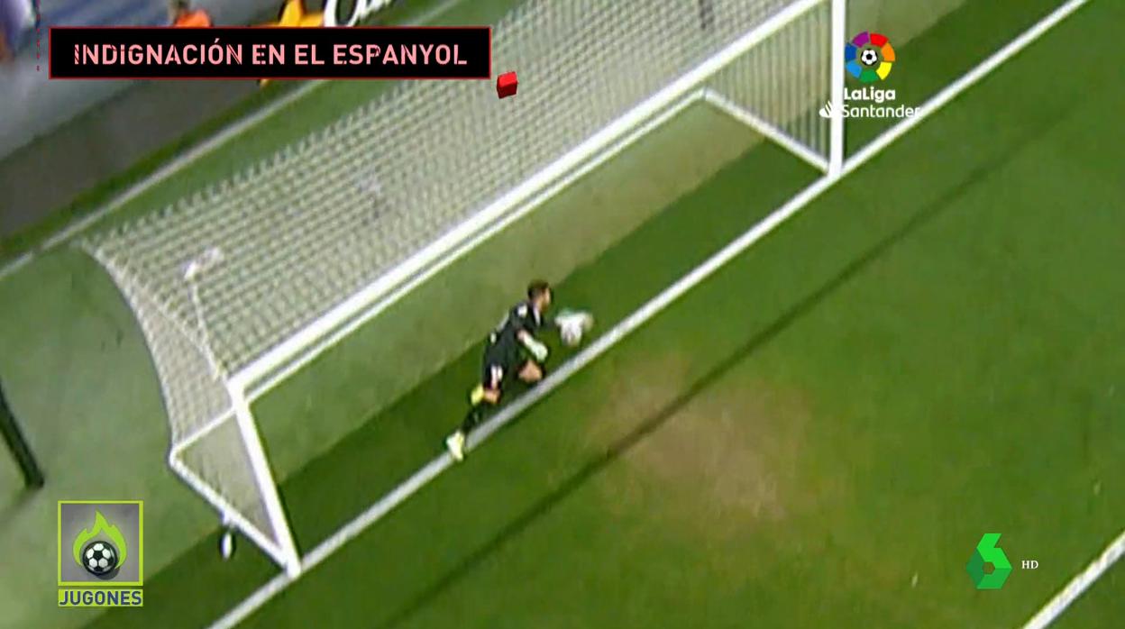 Imagen del gol concedido a Griezmann en el Espanyol - Atlético.