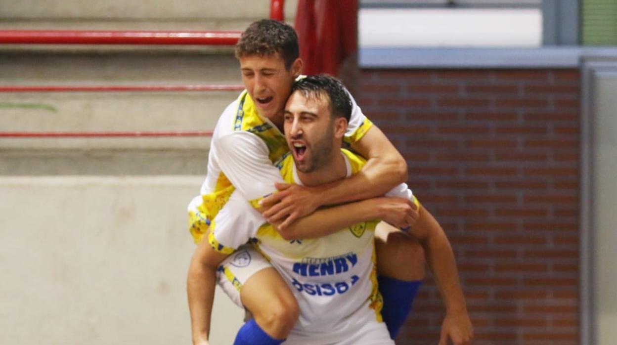 Celebración del gol de Aaron Nimo