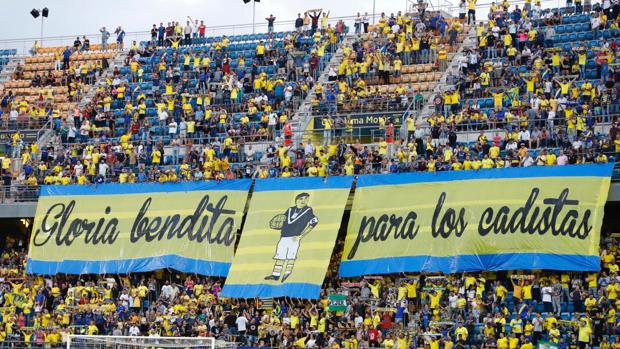 «Es increíble que un pasodoble de Carnaval se haya convertido en el himno del Cádiz CF»