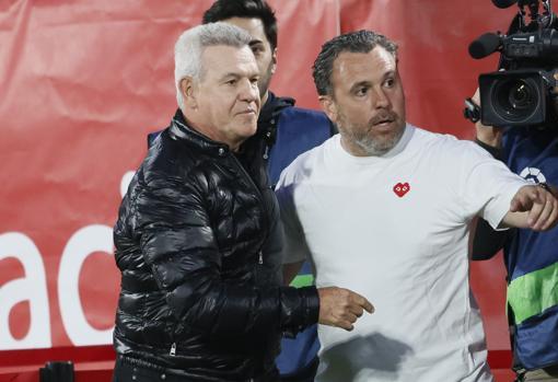 Sergio González junto a Javier Aguirre en un Mallorca - Cádiz.