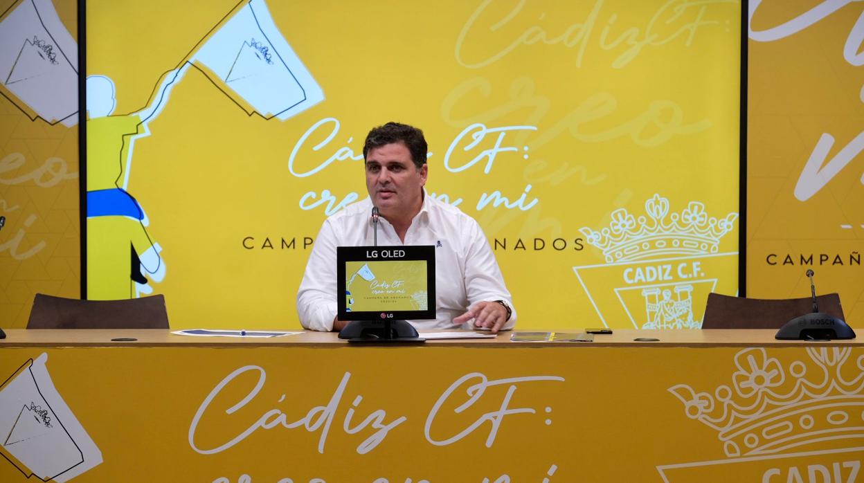 Rafael Contreras, vicepresidente del Cádiz presentando la campaña de abonados