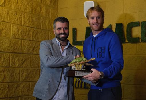 Álex Fernández recoge su segundo Trofeo Camaleón.