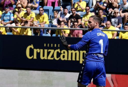 Conan Ledesma, guardameta argentino del Cádiz CF.