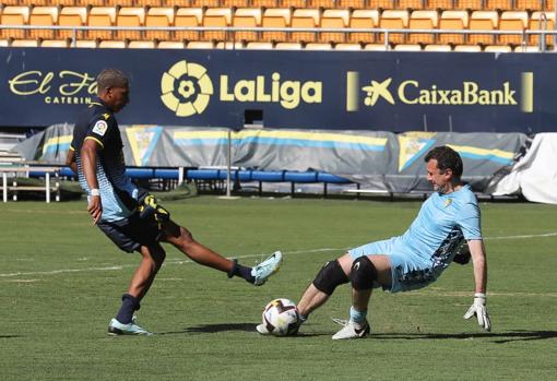 Bruno García ocupó la portería del equipo de la APC