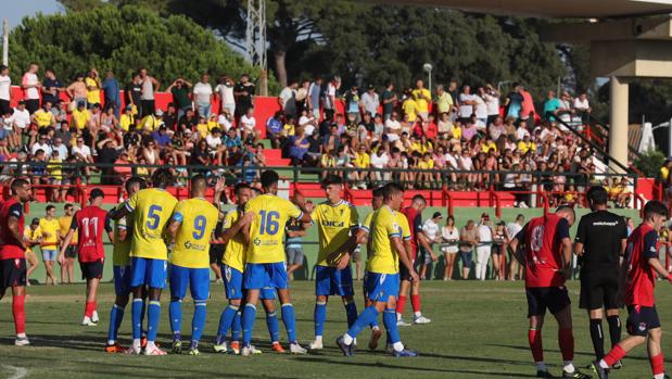 El Cádiz golea al Barbate en el primer amistoso de pretemporada