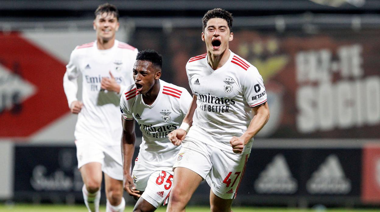 Tiago Gouveia en el Benfica celebrando un gol