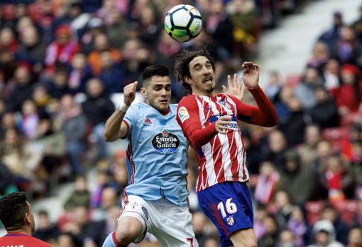 Maxi Gómez durante un encuentro con el Celta ante el Atlético.