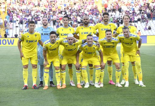 Once titular del Cádiz CF en Montjuic ante el Barça.