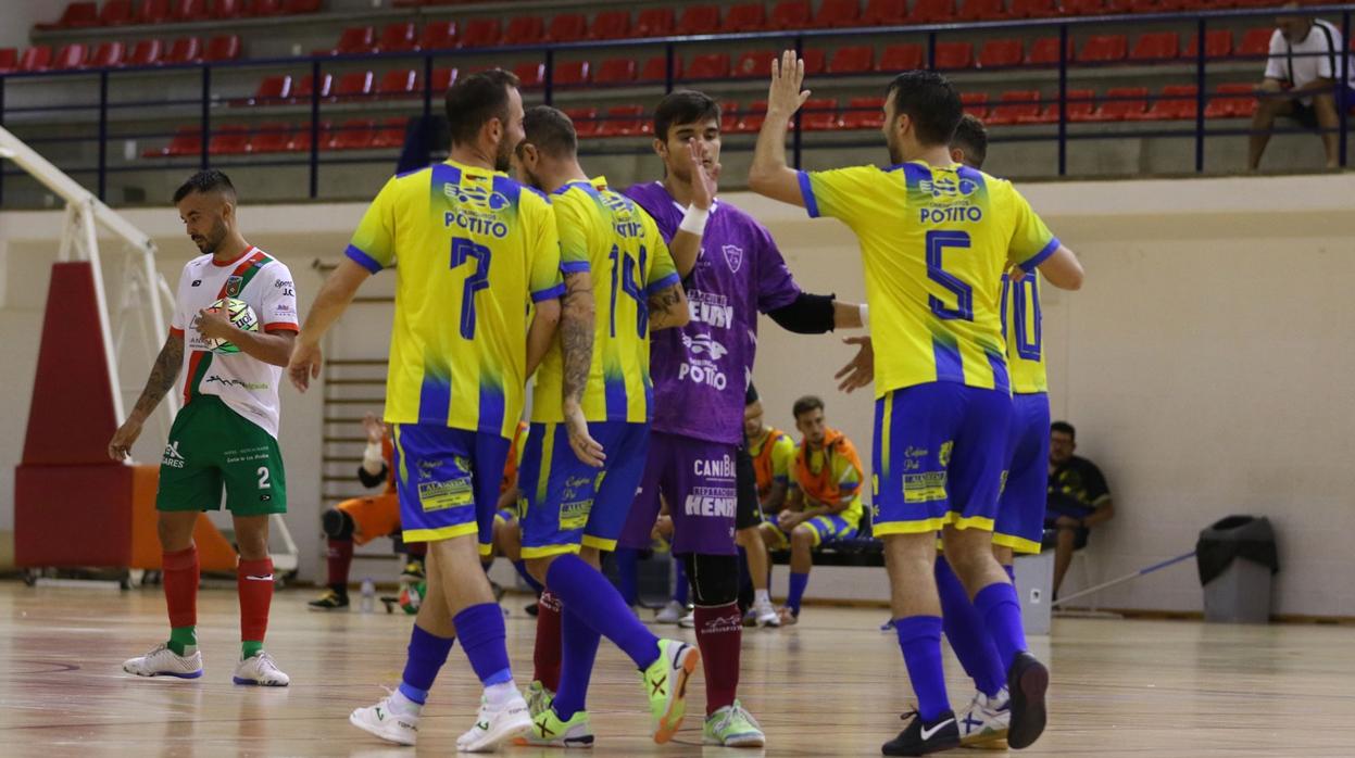 Los jugadores del Virgili celebran uno de los tantos