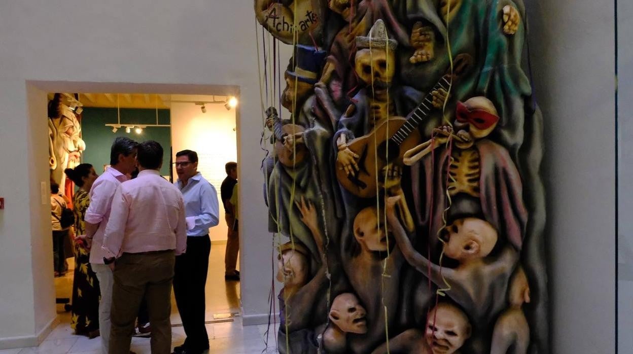 Cajasol expone lo mejor de la artesanía carnavalesca