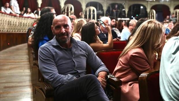 Monchi: «Yo me dedico al fútbol pero me gusta el Carnaval; soy muy carnavalero»