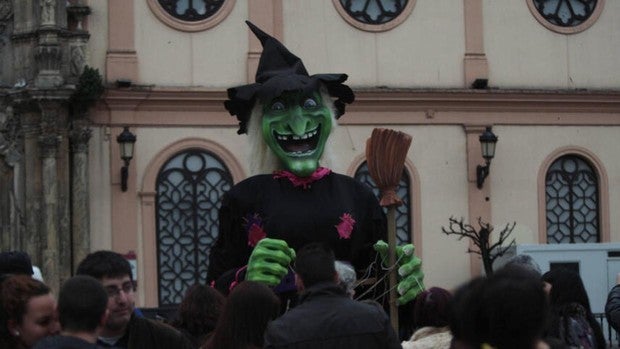 Ya hay nueva fecha para la quema del Dios Momo y la Bruja Piti del Carnaval de Cádiz 2022