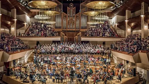 Ensayo de un concierto participativo de la Orquesta y Coro Filarmonía en el Auditorio Nacional