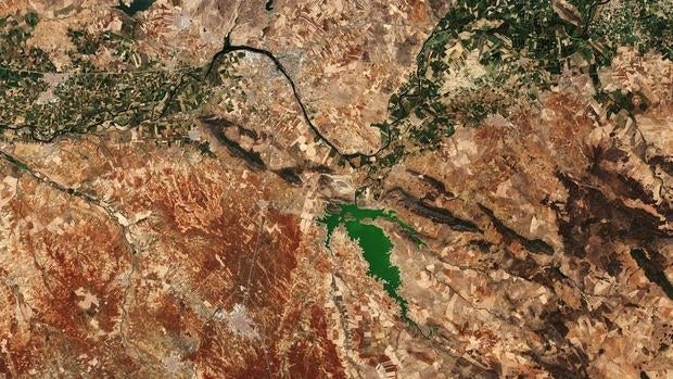 iImagen de la capital de extremadura y alrededores, captada por la cámara multiespectral de alta resolución del satélite «Sentinel 2A»