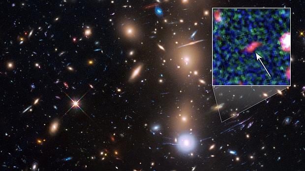 Imagen del Hubble de un grupo de galaxias, MACS J0416.1-2403, localizada a 4.000 millones de años luz