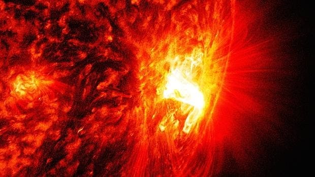 Llamarada solar en octubre de 2014 sin erupciones de plasma