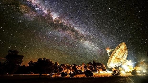 El radiotelescopio CSIRO en Australia participa en la búsqueda de civilizaciones extraterrestres