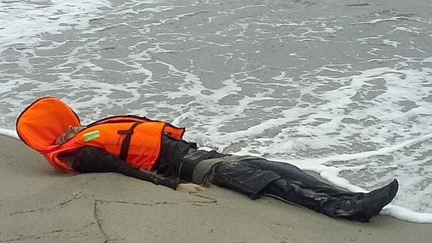 Uno de los cadáveres encontrados hoy en la playa