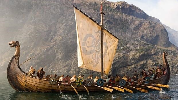 Un drakkar vikingo en la película «Outlander»