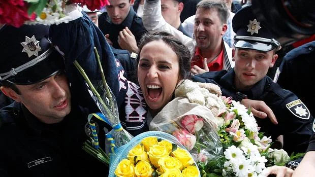 Jamala, a su llegada a Ucrania tras ganar Eurovisión
