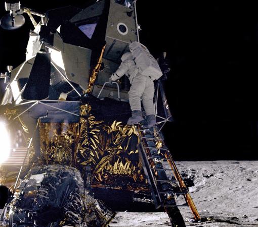 Alan L. Bean llega a la Luna durante la misión Apolo 12